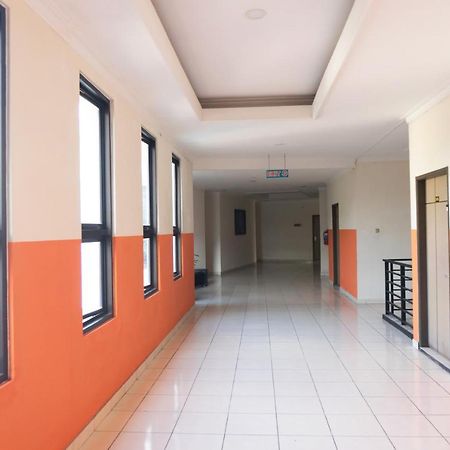Votel Hotel Tulungagung Esterno foto