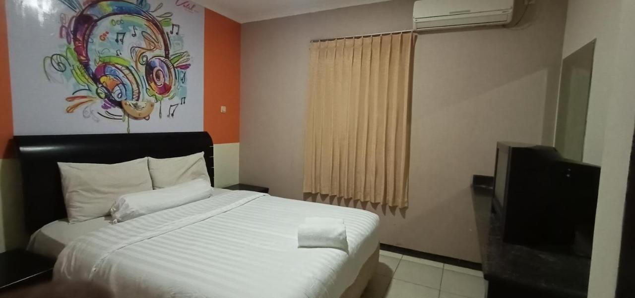 Votel Hotel Tulungagung Esterno foto