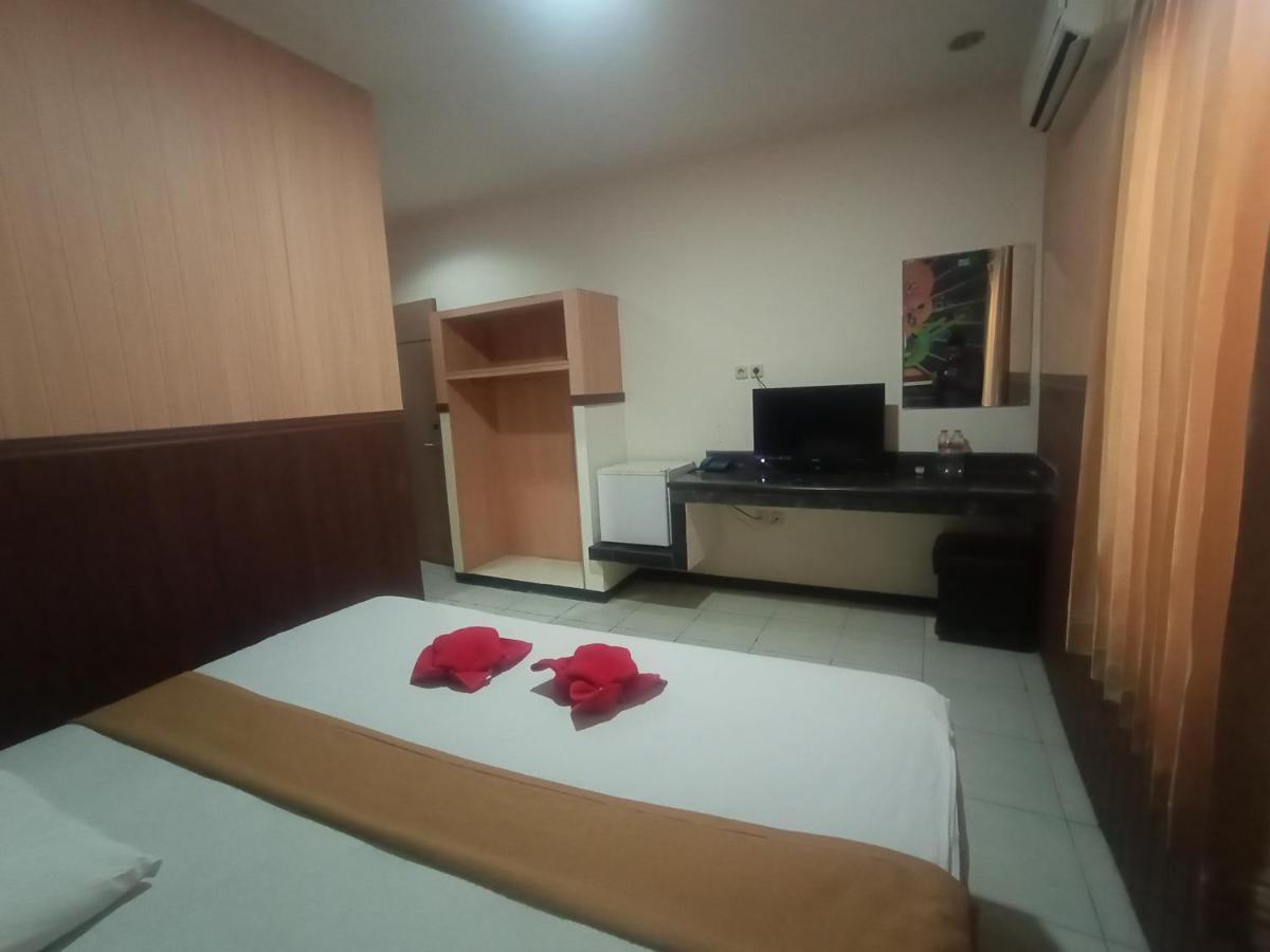 Votel Hotel Tulungagung Esterno foto