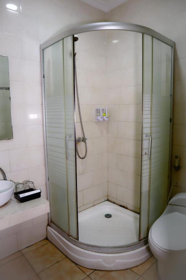 Votel Hotel Tulungagung Esterno foto
