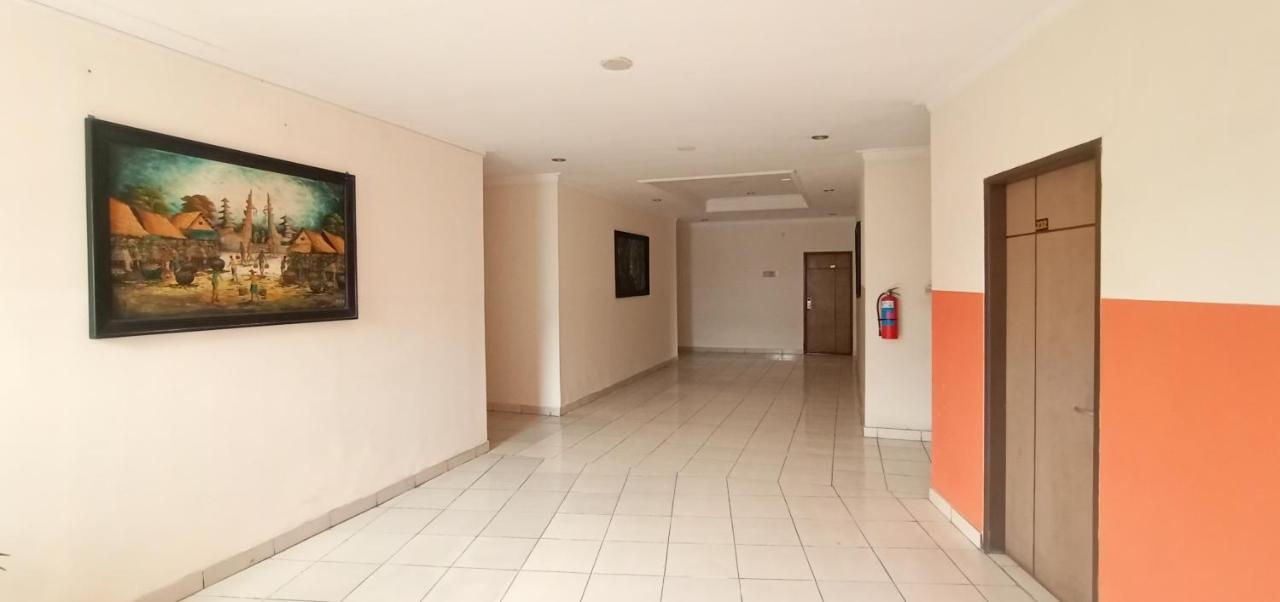 Votel Hotel Tulungagung Esterno foto