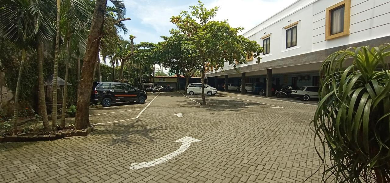 Votel Hotel Tulungagung Esterno foto