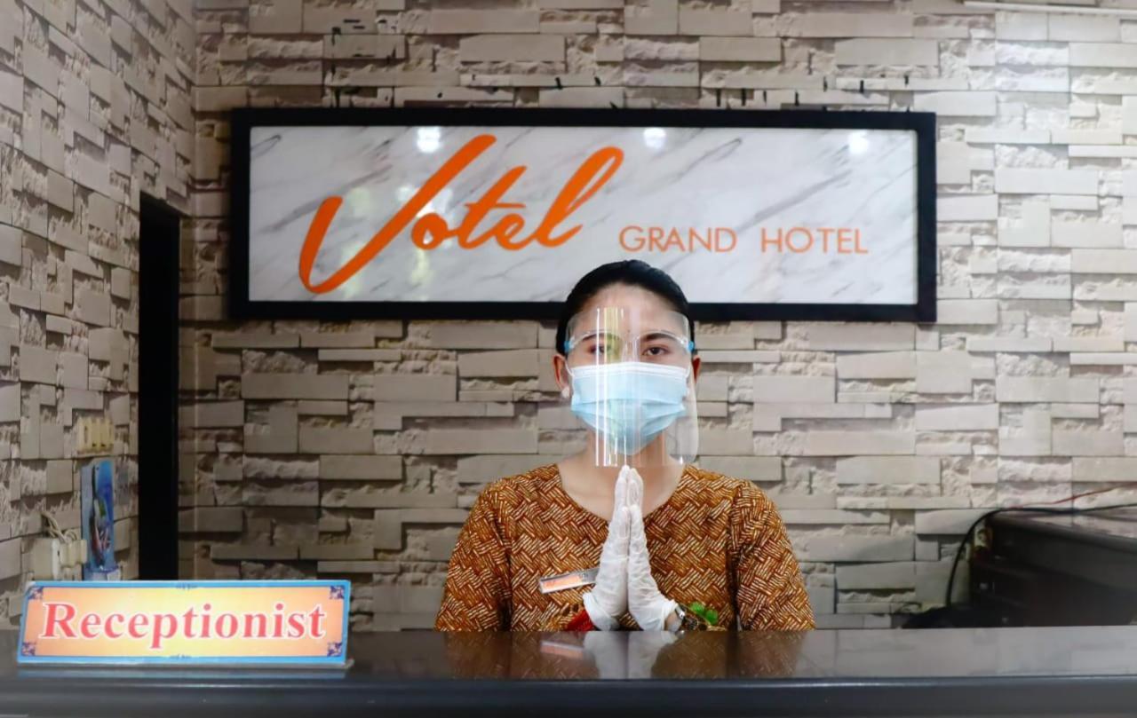 Votel Hotel Tulungagung Esterno foto