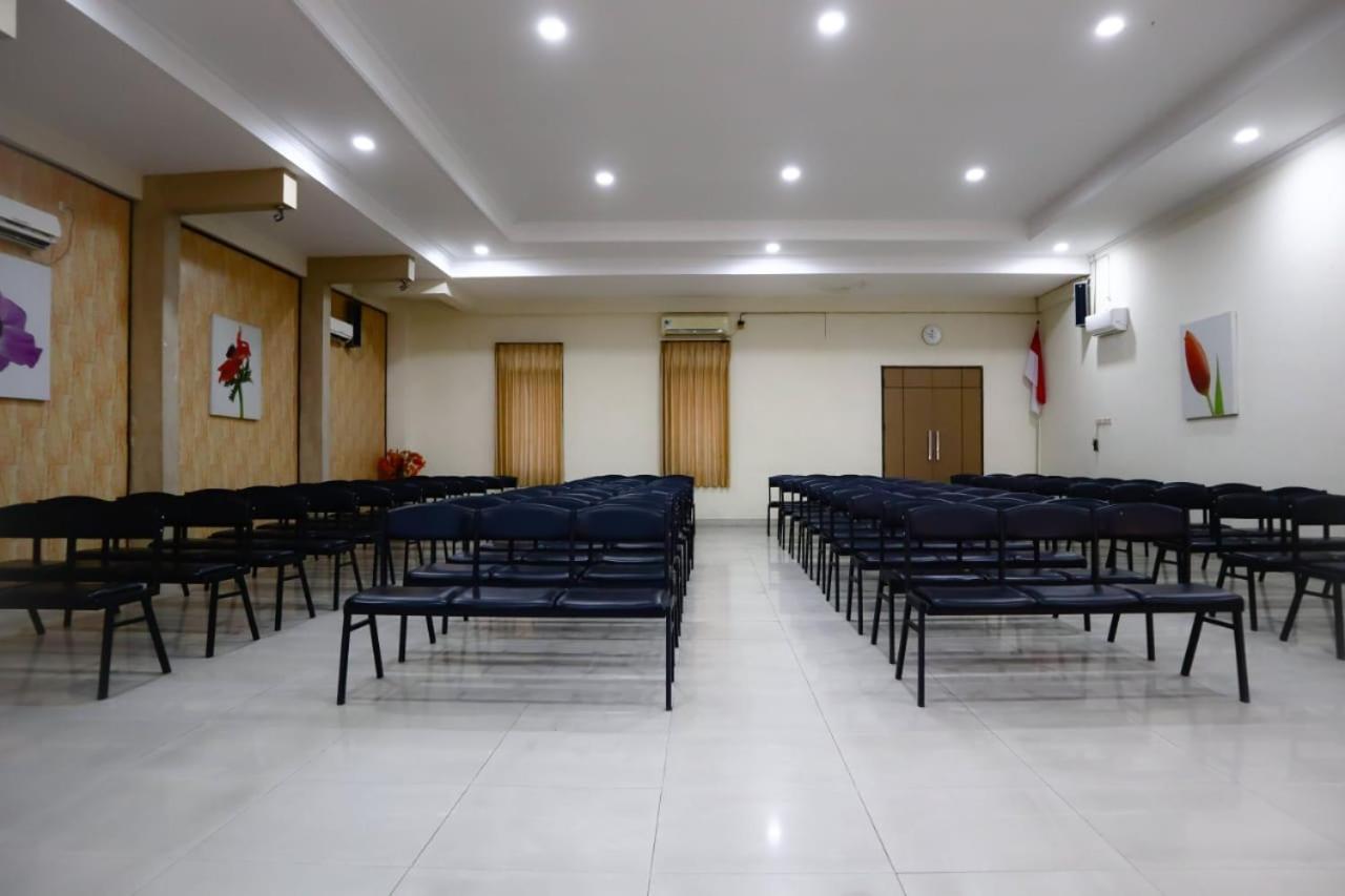 Votel Hotel Tulungagung Esterno foto