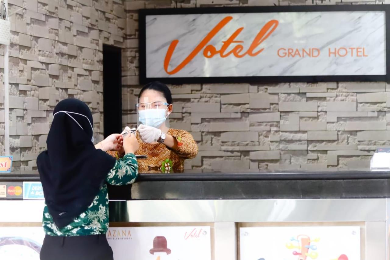 Votel Hotel Tulungagung Esterno foto
