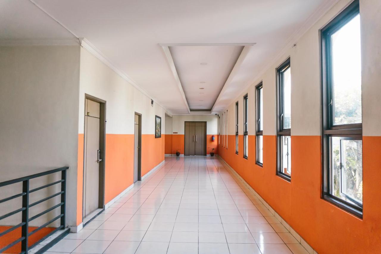 Votel Hotel Tulungagung Esterno foto