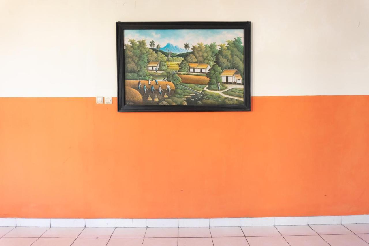 Votel Hotel Tulungagung Esterno foto