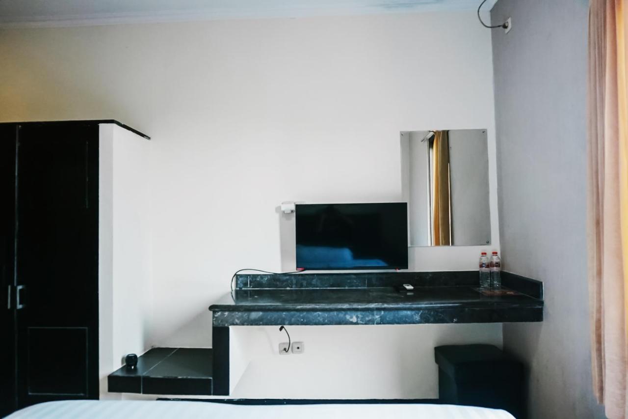Votel Hotel Tulungagung Esterno foto