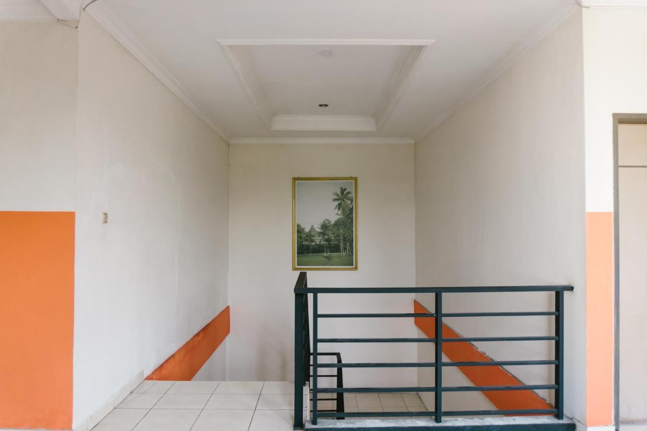 Votel Hotel Tulungagung Esterno foto