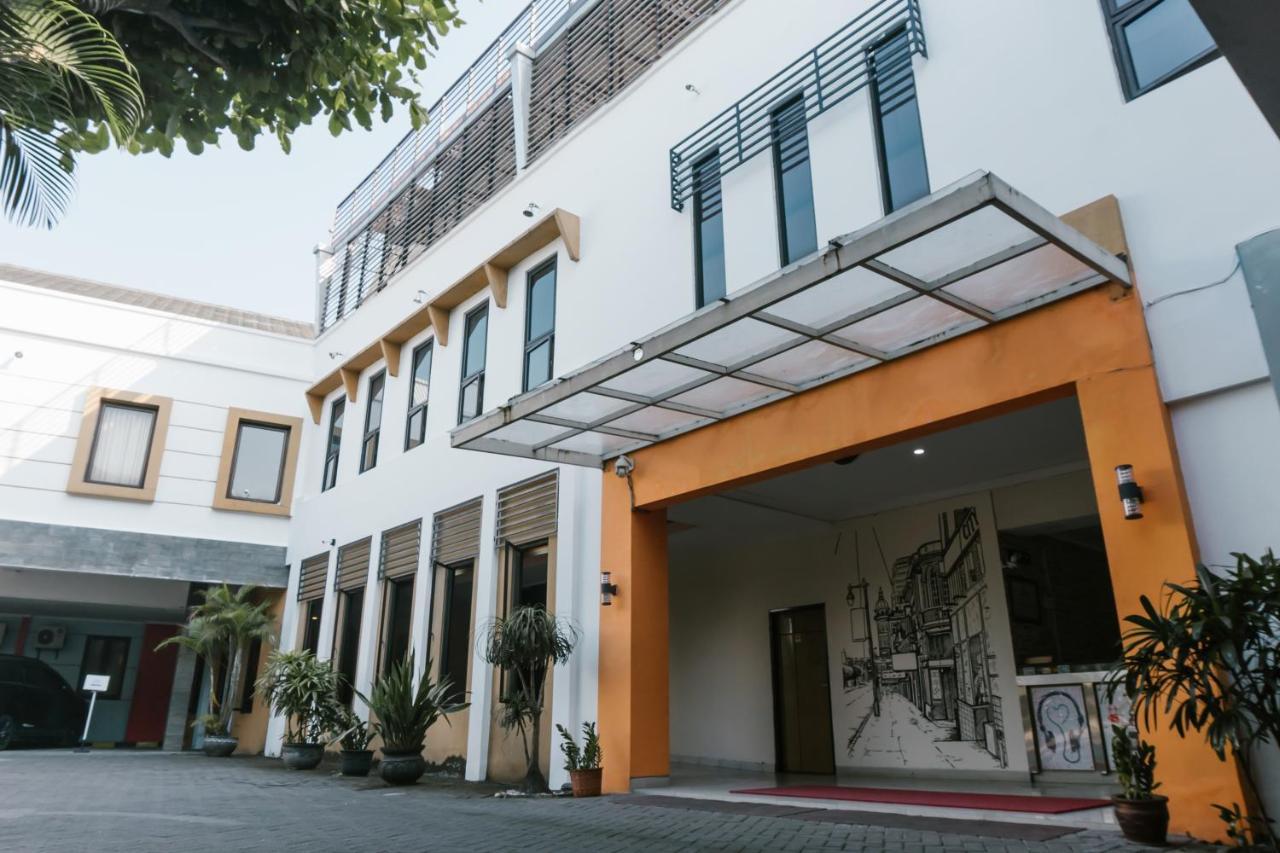 Votel Hotel Tulungagung Esterno foto