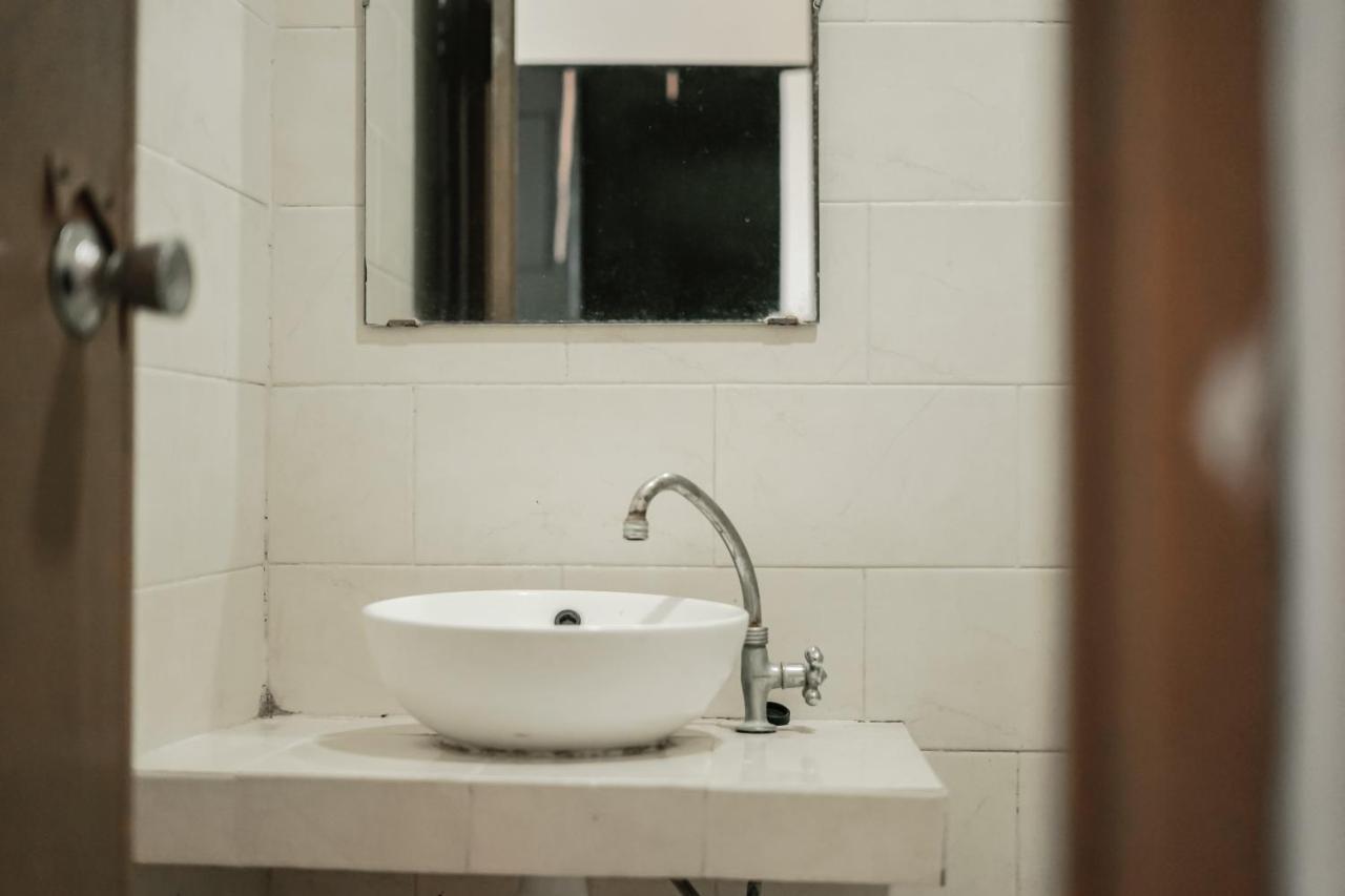 Votel Hotel Tulungagung Esterno foto
