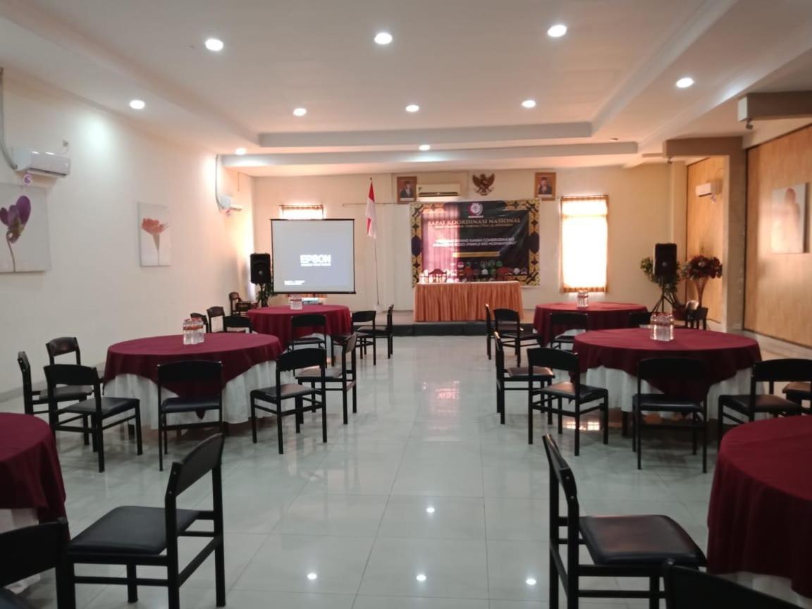 Votel Hotel Tulungagung Esterno foto