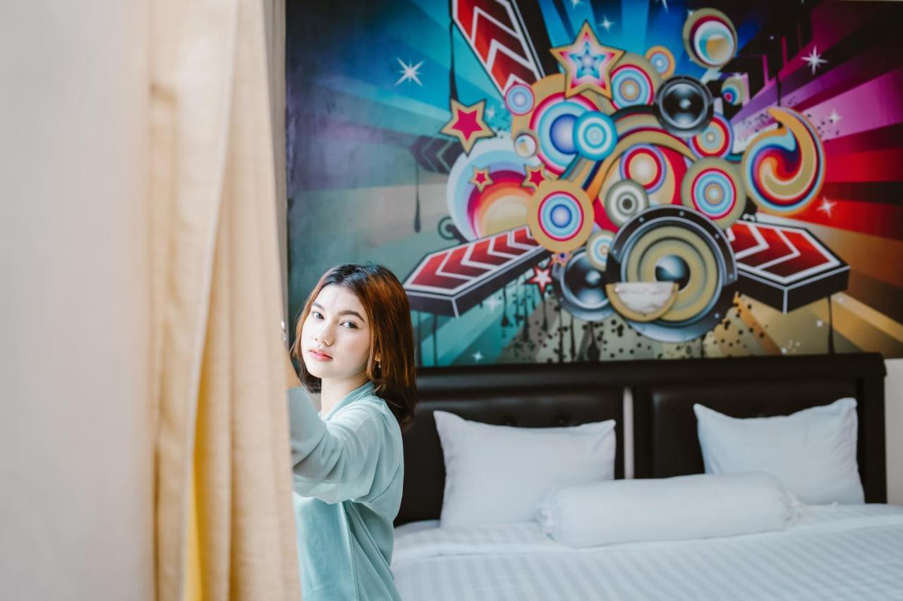 Votel Hotel Tulungagung Esterno foto