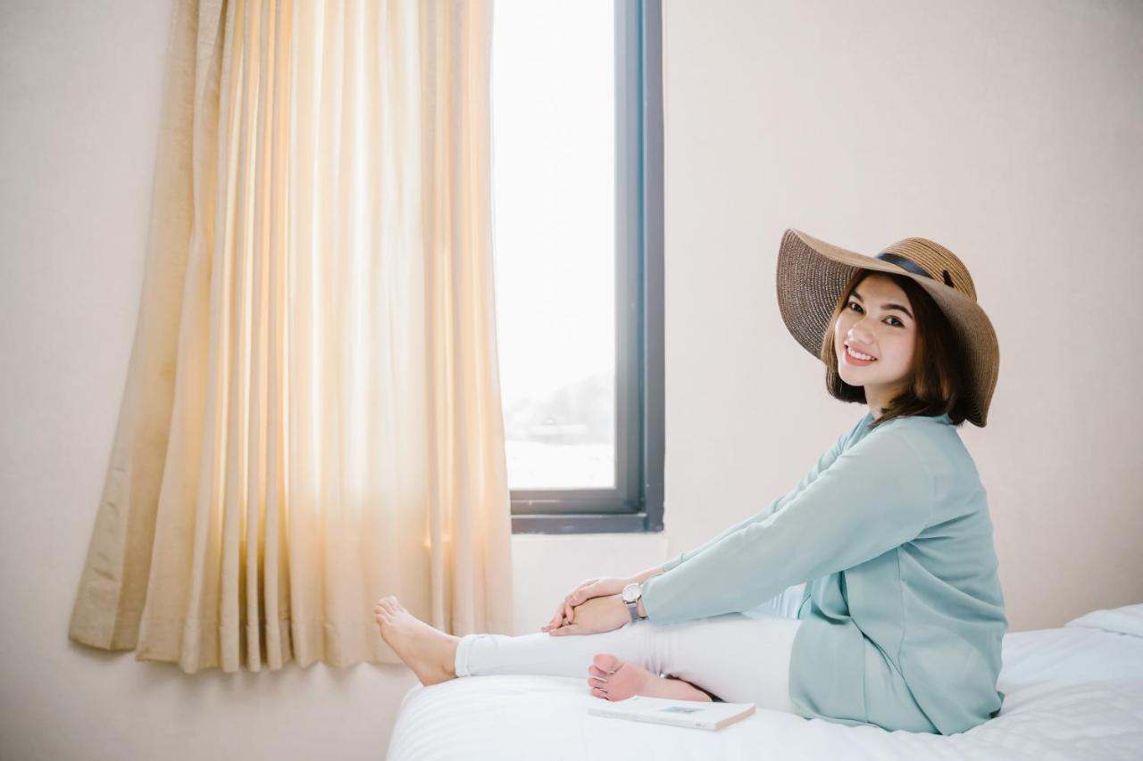 Votel Hotel Tulungagung Esterno foto