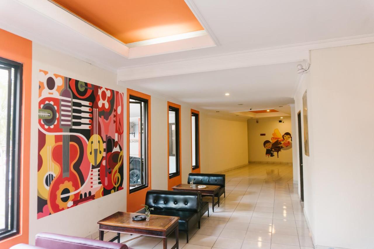 Votel Hotel Tulungagung Esterno foto