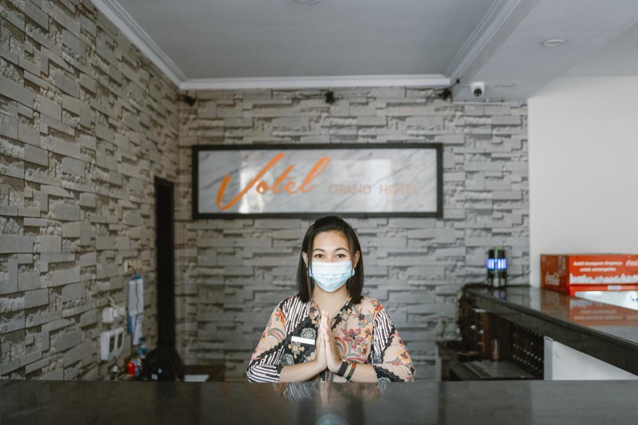 Votel Hotel Tulungagung Esterno foto