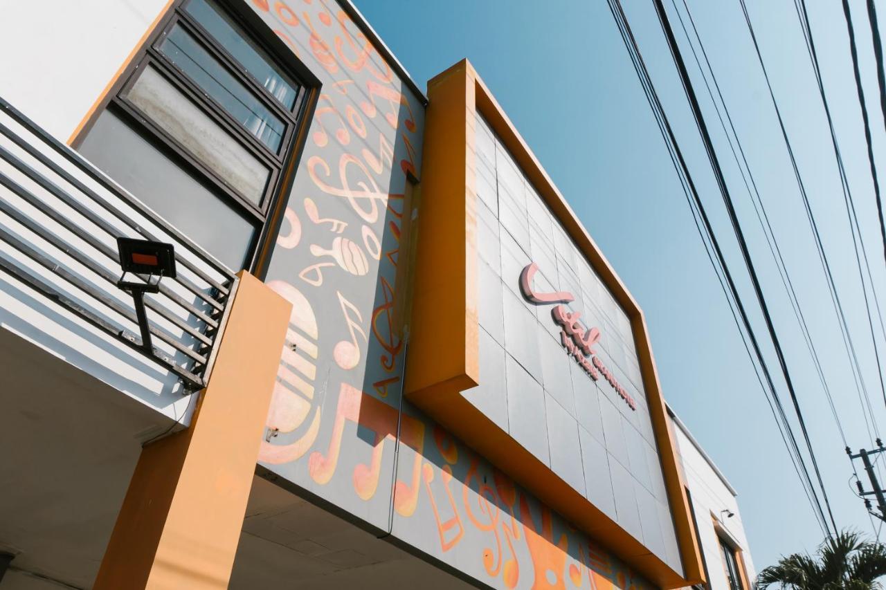 Votel Hotel Tulungagung Esterno foto