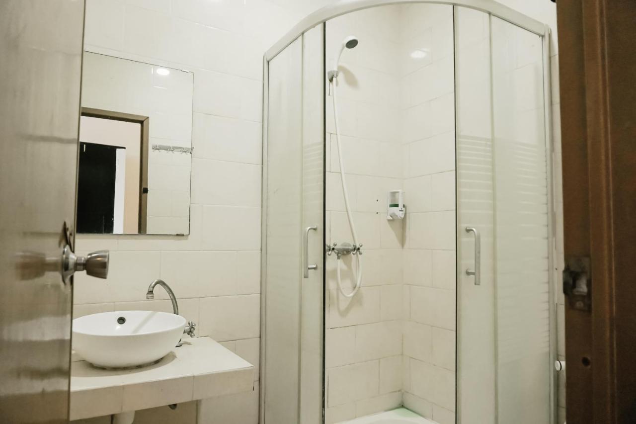 Votel Hotel Tulungagung Esterno foto